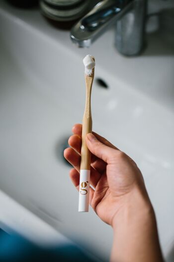 Grums toothbrush in white bamboo