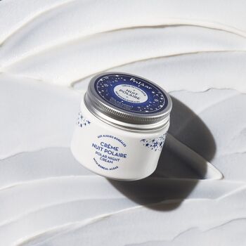 Revitalizing cream in Polar night with boreal seaweed