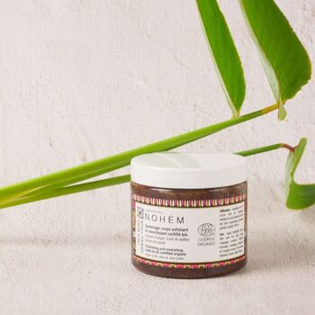 Exfoliating and nourishing body scrub