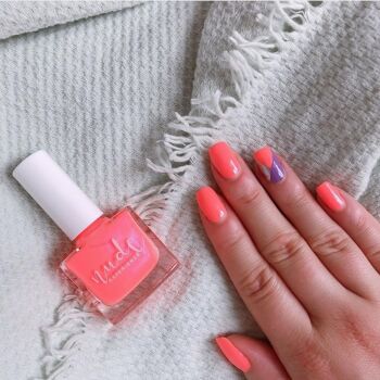 Fluo pink nail polish - Jaipur